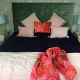 Pink & Orange Floral Chrysanthemum Velvet Throw Blanket, Tassel Bedspread - thumbnail 4