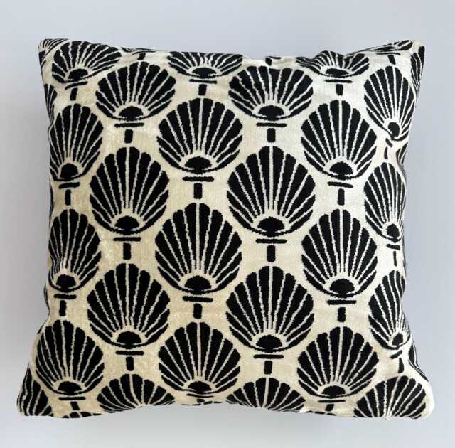 Silk Velvet Cushion Cover, Black Chrysanthemum Cushion, Turkish Jacquard Decorative Pillowcase 16''x16''/40x40 cm - image 1