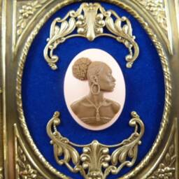 Framed Cameos African American Woman Milk Chocolate + Pink Victorian Scrolled Floral Design Brass Frame Wall Shelf Desk Hanging Art Cfa20-4 - thumbnail 2