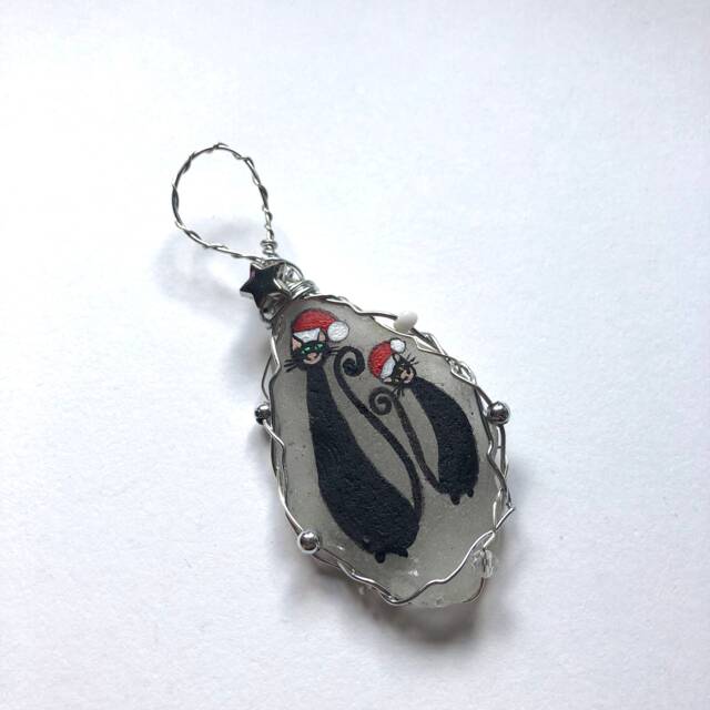Hand Painted Sea Glass Christmas Tree Decoration Santa Hat Cats - image 1