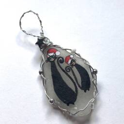 Hand Painted Sea Glass Christmas Tree Decoration Santa Hat Cats - thumbnail 2