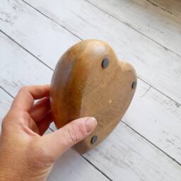 Large Sister Engraved Mango Wood Hand Carved Heart Ornament - Hanging Decoration Rustic Gift - thumbnail 3