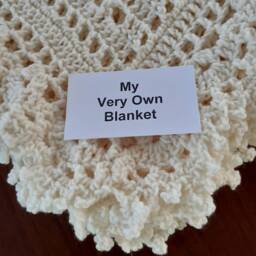 Cream Lace Hand Crocheted Baby Blanket - thumbnail 2