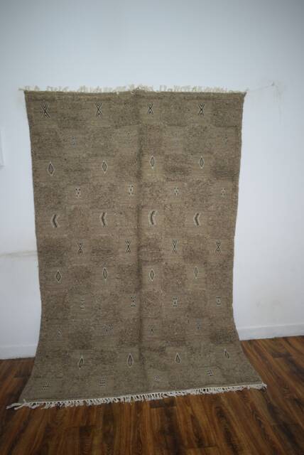 Modern Beautiful Rug - image 1