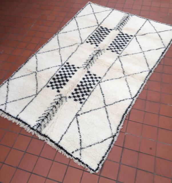 Beni Ourain Rug - Moroccan Handwoven Rug, Pure Wool, Ivory With Black Marks/160 X 246 cm 5.24 8.07 Ft Code 009 - image 1