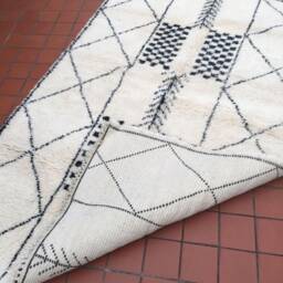 Beni Ourain Rug - Moroccan Handwoven Rug, Pure Wool, Ivory With Black Marks/160 X 246 cm 5.24 8.07 Ft Code 009 - thumbnail 3