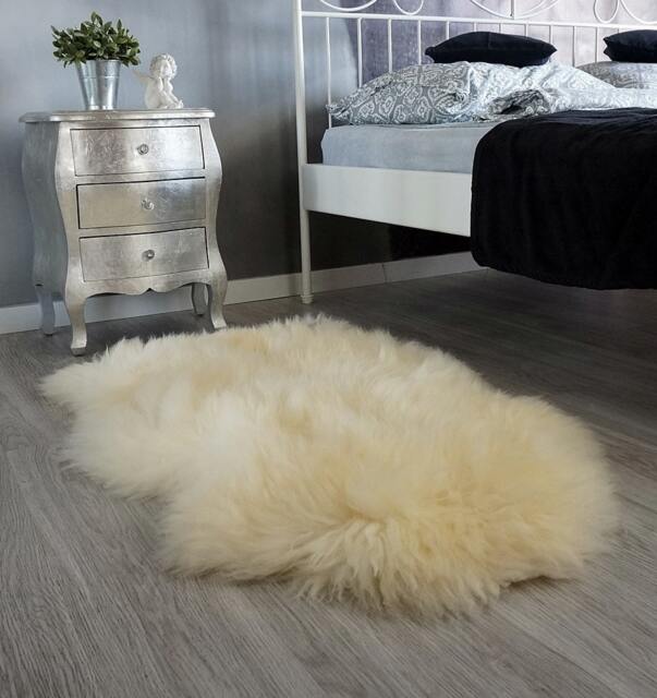 "Giant Sheepskin 50 ""x 30" - image 1