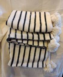 Moroccan Wool Blanket , Throw Blanket, Moroccan Blankets, Woven Blankets, Pompom Blanket, Wool Blanket, Handmade - thumbnail 1