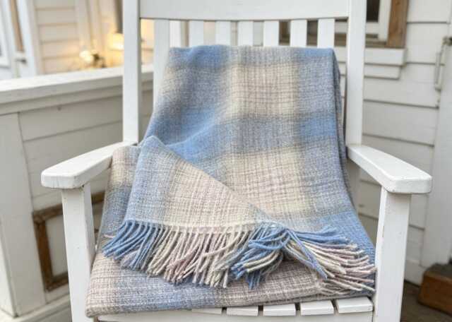 Blanket/Throw, 100% Pure New Wool, Soft Pink & Sky Blue, With Fringed Edge 140x185cms - image 1