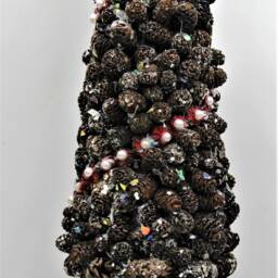 Vintage Design Christmas Tree With Rustic Pinecones & Berries Deer Gifts Under The - thumbnail 2