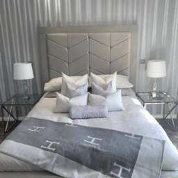 Bed Set Luxury Bedding Set With Amelie & Geo Design - White/Silver Cushion Covers - thumbnail 3