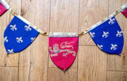 Medieval Style Heraldry Shields & Fleur-De-Lis Fabric Bunting - Double-Sided 12 Flags 3 Metres - thumbnail 1