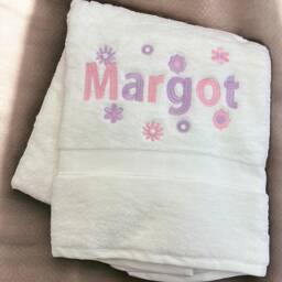 Personalised Name & Flowers Towel/Childrens Swimming Towel Hand Bath Sheet Time Gift New Baby - thumbnail 2