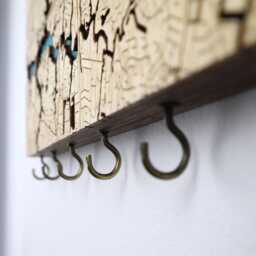 Personalized City Map Key Rack, Wooden Entryway Organizer - thumbnail 3