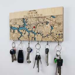 Personalized City Map Key Rack, Wooden Entryway Organizer - thumbnail 2