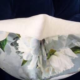 Decorative Pillow Cover in Peonia Lino Zinc, Designers Guild - thumbnail 3