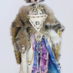 Queen Purrsha in Gold & Purple - Ooak - thumbnail 3