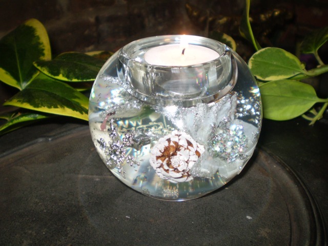 Luxury German Crystal Glass Christmas Oval Frosted Snowland Tea Light Holder, Design Number Gr72165