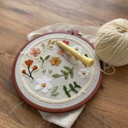 Floral Punch Needle Wall Hanging, Handmade Botanical Fiber Art Decor - thumbnail 3