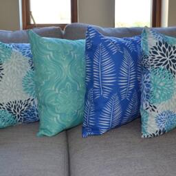 Outdoor Blooms Blue Vista Dark Light Royal Cushion/Pillow Cover - Coussin/Couvre-Oreiller - thumbnail 3