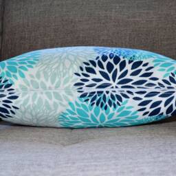 Outdoor Blooms Blue Vista Dark Light Royal Cushion/Pillow Cover - Coussin/Couvre-Oreiller - thumbnail 2