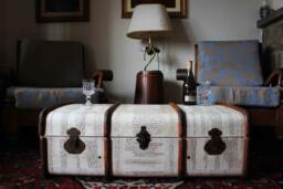 Vintage Steamer Trunk Coffee Table - Kids Toy Chest Storage Bench Retro Furniture _ Keith