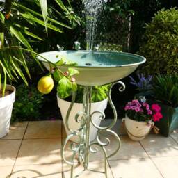 Large Freestanding Bird Bath/Bird Feeder On A Stand, 71 cm High, Rustproof & Frost-Resistant, Cast Aluminum, Garden Decoration in Country Style - thumbnail 3