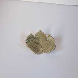 Ceramic Leaf T-Light Holder, Tea Light Stand in Green - thumbnail 4