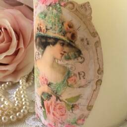 Shabby Chic Flameless Candle Victorian Lady & Pink Roses Decor - thumbnail 3