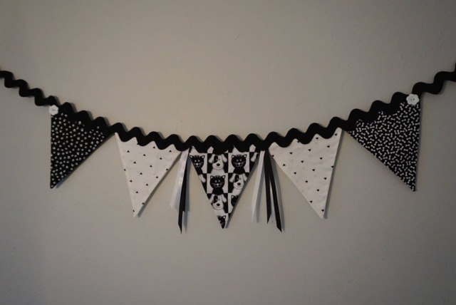 White & Black Pet Bunting - Cotton Dogs Cats Fabric, Decor - image 1
