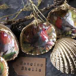Robin Christmas Ornaments, Tree Decoration, Hanging Cockle Shell Decorations, Remembrance Garden Bird Lovers Gift - thumbnail 2