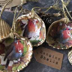 Robin Christmas Ornaments, Tree Decoration, Hanging Cockle Shell Decorations, Remembrance Garden Bird Lovers Gift - thumbnail 3