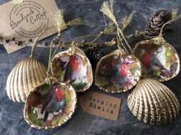 Robin Christmas Ornaments, Tree Decoration, Hanging Cockle Shell Decorations, Remembrance Garden Bird Lovers Gift