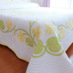 Ulu Breadfruit Hawaiian Quilt, Custom Queen - Cal King Bedding, Museum Quality Tropical Applique Bedspread, Artisan Hand Quilted Textile Art - thumbnail 4