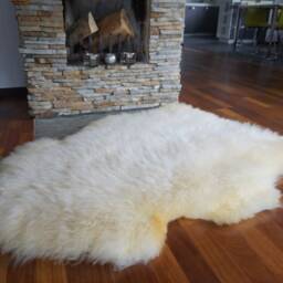 "Natural White Sheepskin Shag Rug, Giant Fluffy Throw Carpet - 50"" X 30" - thumbnail 2