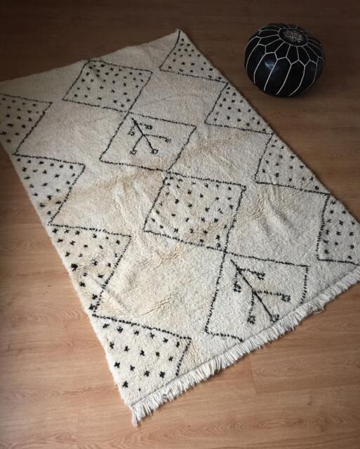 Beni Ourain Rug - Moroccan Vintage Handwoven Rug, Pure Wool, Ivory With Black Marks/160 X 227 cm 5.2 7.4 Ft /Code 012 - image 1
