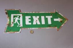 Exit Sign Rustic Arrow Shabby, Door Vintage Style, Wall Hanging Rectangular, Plaque White Black, Nostalgic, Green - thumbnail 1