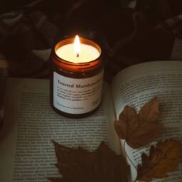 Toasted Marshmallow Scented Candle - Autumn Soy Wax Halloween Home Decor Fall Gift - thumbnail 2
