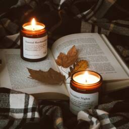 Toasted Marshmallow Scented Candle - Autumn Soy Wax Halloween Home Decor Fall Gift - thumbnail 1