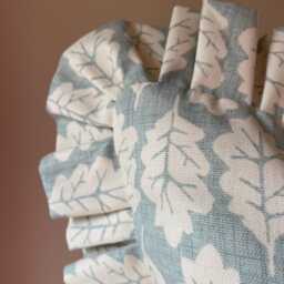 Blue Oak Leaf Ruffled Cushion Cover, Botanical Print Throw Pillow, Coastal Farmhouse Decor - thumbnail 4