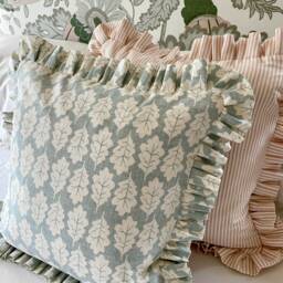 Blue Oak Leaf Ruffled Cushion Cover, Botanical Print Throw Pillow, Coastal Farmhouse Decor - thumbnail 2