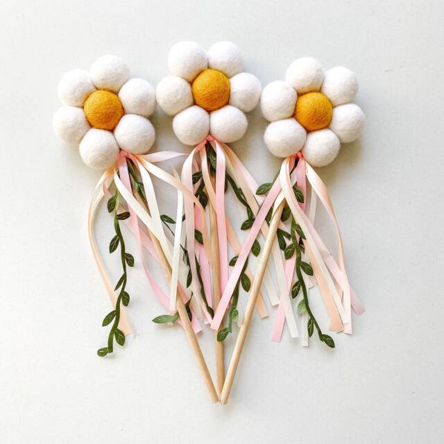 Daisy Flower Wand/ Spring Birthday Fairy Party Favour/ Easter Felt Gift/ Gifts For Girls - image 1
