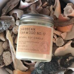 Caribbean Teakwood Soy Candle - Masculine Amber, Tobacco, Musk Scent - thumbnail 2