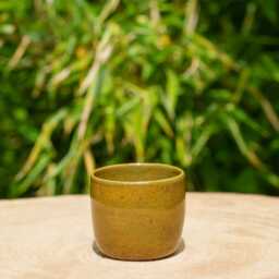 Banana-Scented Candle in Olive Green Ceramic. Green Handcrafted Pottery. Ceramic Container - thumbnail 4