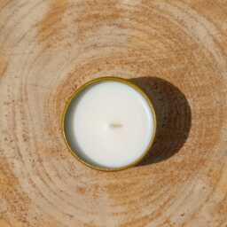 Banana-Scented Candle in Olive Green Ceramic. Green Handcrafted Pottery. Ceramic Container - thumbnail 3