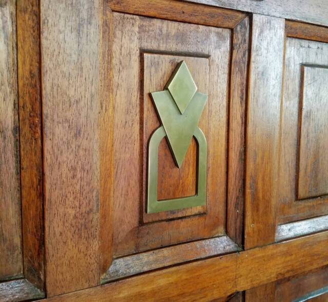 Skyrim Quest Marker Door Plaque - image 1