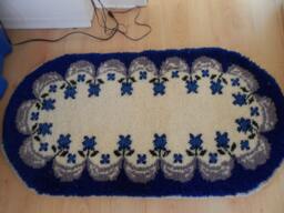 Hand Knotted All Wool Oval Shaped Accent Carpet