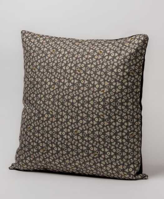 Beehive Pillow Cover, Decorative Throw Pillow, Cushion 18x18 Case, Be - image 1