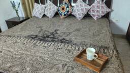 Luxury Boiled Merino Wool Cotton Reversible Bedsheet Throws - Classic Bold Paisley Brown & Beige Warm Home Decor