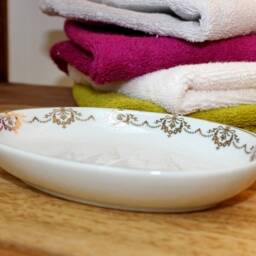Ceramic Soap Dish Oval With Flower Rim - thumbnail 2